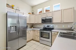297 N Crescent Bell Dr, Green Valley, AZ 85614 - Photo 10