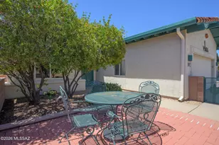 297 N Crescent Bell Dr, Green Valley, AZ 85614 - Photo 2