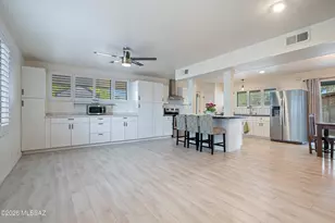 8302 E Kenyon Dr, Tucson, AZ 85710 - Photo 10