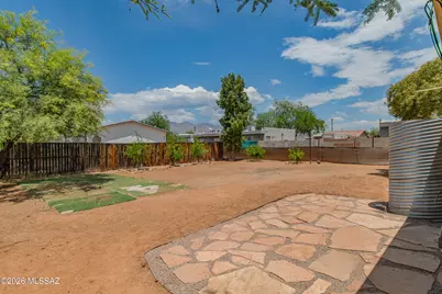 437 E Blacklidge Drive, Tucson, AZ 85705 - Photo 12