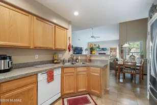 25 E Horizon Cir, Tucson, AZ 85737 - Photo 12