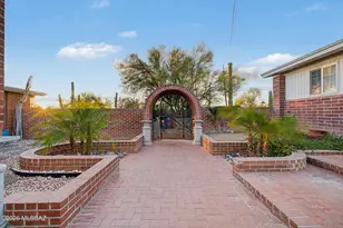 5865 N Escondido Ln, Tucson, AZ 85704 - Photo 2