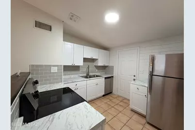 3247 N Sycamore Avenue, Tucson, AZ 85712 - Photo 6