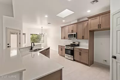 1374 W Blooming Desert Way, Oro Valley, AZ 85737 - Photo 8