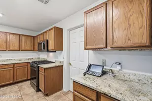 5758 W King Snake Dr, Tucson, AZ 85742 - Photo 18