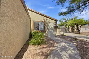 9458 E Bench Mark Loop, Tucson, AZ 85747 - Photo 4