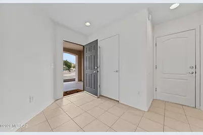 2779 W Greenstreak Drive, Tucson, AZ 85741 - Photo 6