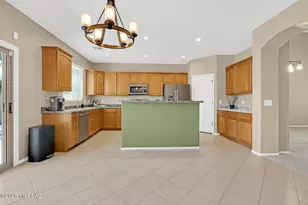 8732 N Finfrock Dr, Tucson, AZ 85743 - Photo 12