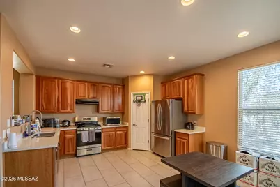 930 S Vista Overlook Drive, Tucson, AZ 85710 - Photo 8