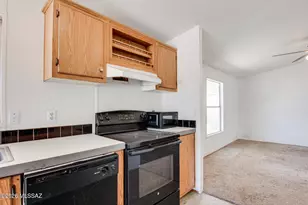7983 N Team Roper Rd, Tucson, AZ 85743 - Photo 10