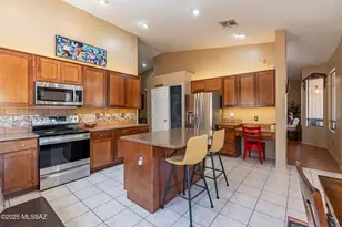 11372 N Twin Spur Ct, Oro Valley, AZ 85737 - Photo 6