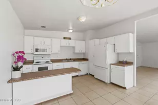 1105 E Garden Loop, Tucson, AZ 85706 - Photo 1