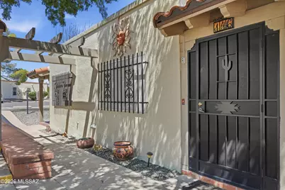146 W Calle Del Ano, Green Valley, AZ 85614 - Photo 2