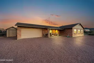 881 N Mountain View Dr, Oracle, AZ 85623 - Photo 2