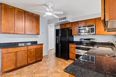 9460 E Pikes Peak Drive, Tucson, AZ 85710 - Photo 10