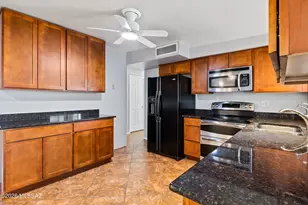 9460 E Pikes Peak Dr, Tucson, AZ 85710 - Photo 10