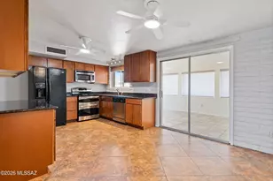 9460 E Pikes Peak Dr, Tucson, AZ 85710 - Photo 12