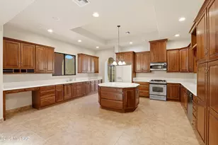 6331 W Trails End Rd, Tucson, AZ 85745 - Photo 10