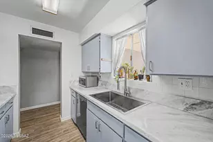 660 E River Rd, Tucson, AZ 85718 - Photo 16
