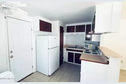 1990 W Amy Place #B, Tucson, AZ 85705 - Photo 4