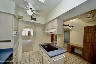 1021 W Camino Sagasta, Green Valley, AZ 85622 - Photo 14