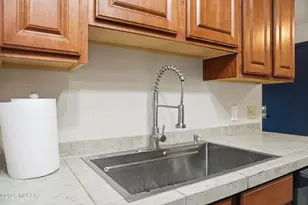 1810 E Blacklidge Dr, Tucson, AZ 85719 - Photo 8