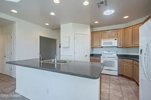 7647 S Galileo Ln, Tucson, AZ 85747 - Photo 10