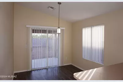 2201 S St Suzanne Drive, Tucson, AZ 85713 - Photo 8