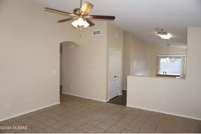 2201 S St Suzanne Drive, Tucson, AZ 85713 - Photo 4