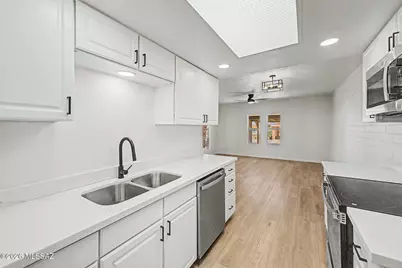 265 N Camino Del Vate, Green Valley, AZ 85614 - Photo 2