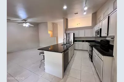 8679 N Ahwatukee Way, Tucson, AZ 85743 - Photo 4
