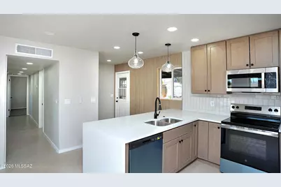 2758 N Dodge Boulevard, Tucson, AZ 85716 - Photo 2