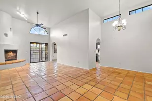 12831 N Meadview Way, Oro Valley, AZ 85755 - Photo 2