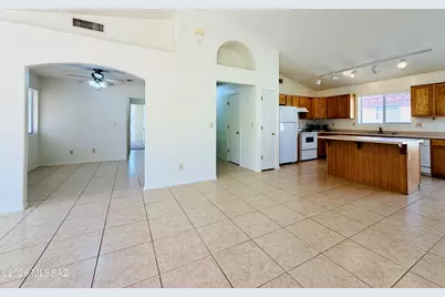 8980 E Marci Lynne Way, Tucson, AZ 85747 - Photo 6