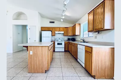 8980 E Marci Lynne Way, Tucson, AZ 85747 - Photo 12
