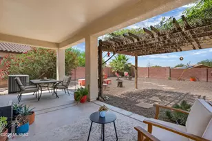 9068 S Whispering Pine Dr, Tucson, AZ 85756 - Photo 2