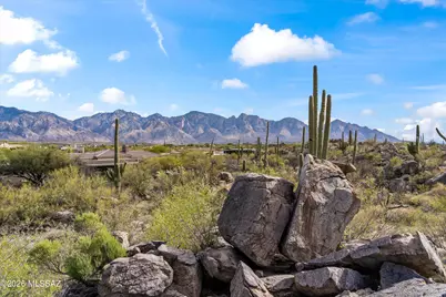 530 E Thunderstorm Place #116, Oro Valley, AZ 85755 - Photo 2