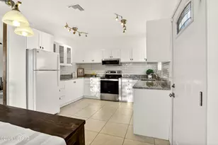 8625 N Sunnyslope Dr, Tucson, AZ 85704 - Photo 38