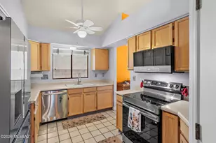 8185 E Mesquite Ridge Cir, Tucson, AZ 85710 - Photo 12