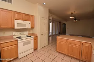 2934 N Cardell Cir, Tucson, AZ 85712 - Photo 10
