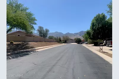 2514 E Petroglyph Lane, Oro Valley, AZ 85755 - Photo 2