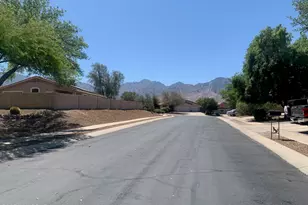 2514 E Petroglyph Ln, Oro Valley, AZ 85755 - Photo 2