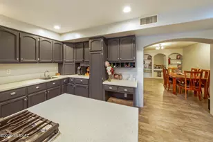 7049 N Magic Ln, Tucson, AZ 85704 - Photo 12