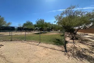 5564 W Painted Cliff Dr, Marana, AZ 85658 - Photo 40