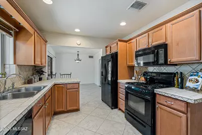 6341 E Scarlett Street, Tucson, AZ 85710 - Photo 16