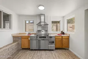 7652 E Logan Pl, Tucson, AZ 85730 - Photo 14