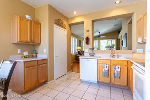 8078 W Morning Light Way, Tucson, AZ 85743 - Photo 10