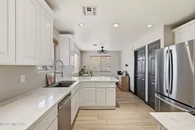 8350 N Austin Nikolas Court, Tucson, AZ 85704 - Photo 6