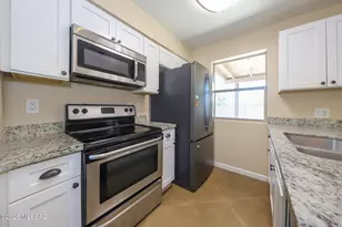 2061 S Sunburst Dr, Tucson, AZ 85748 - Photo 8