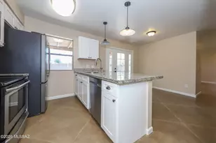 2061 S Sunburst Dr, Tucson, AZ 85748 - Photo 8